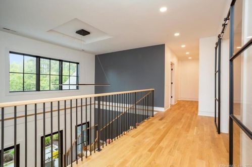 232 Bayberry Ln, Westport CT 06880-4033 exterior