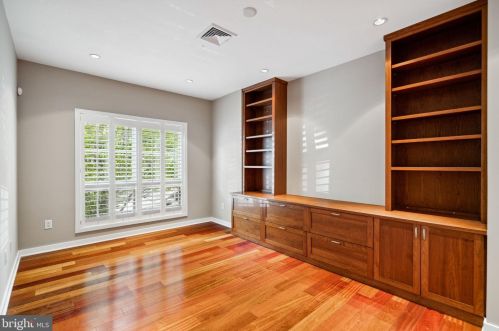 1433 Bainbridge St, Philadelphia PA 19146-2121 exterior