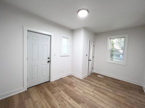 7928 Muskegon Ave, Chicago IL  60617-1423 exterior