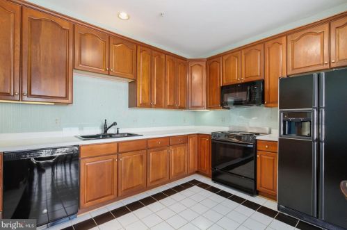 8402 Bells Ridge Ter, Rockville MD 20854-2799 exterior