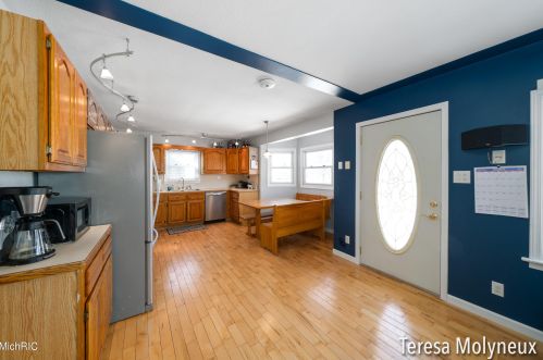 4085 Nicholl Ave, Meskegon MI 49444-3633 exterior