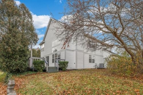 1715 Vlg Ct, Bull Valley IL 60014-2010 exterior