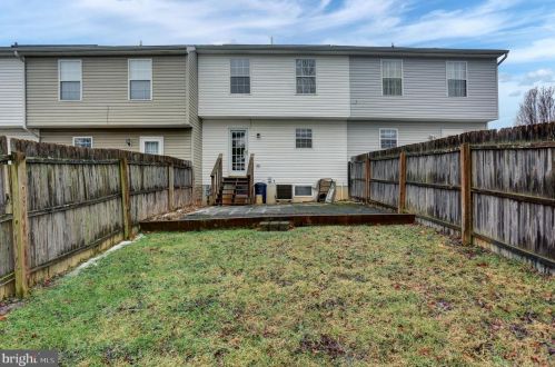 124 Apple Grv Ln, Littlestown PA 17340-1159 exterior