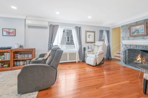 61 21 St, Huntington Station NY 11746-3259 exterior