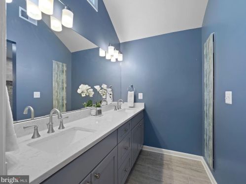 8224 Inverness Holw Ter, Rockville MD 20854-2726 exterior