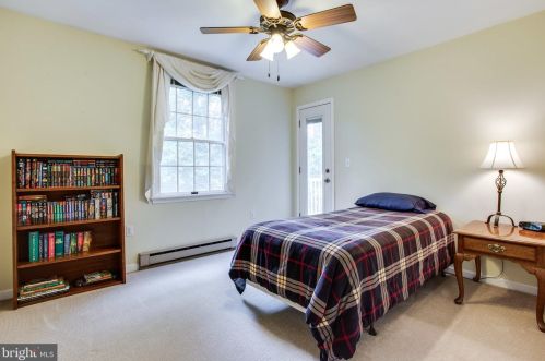 4 Argyle St, Rockville MD 20850-4417 exterior