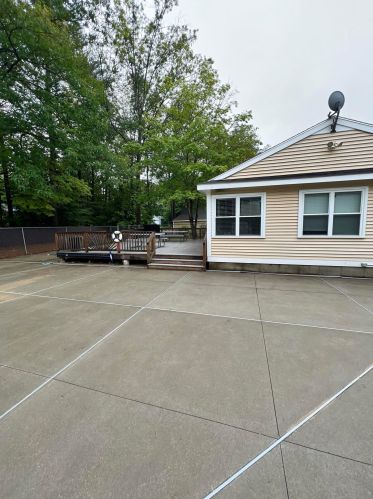 23 Vinton Dr, Concord NH  03303-1582 exterior