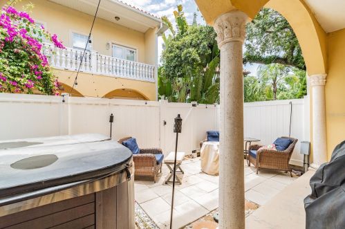 5601 Bayshore Blvd, Tampa FL  33611-4723 exterior