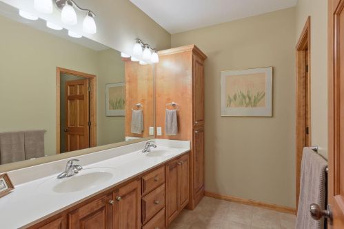 1676 Isabella Pkwy, Chaska MN 55318-3214 exterior