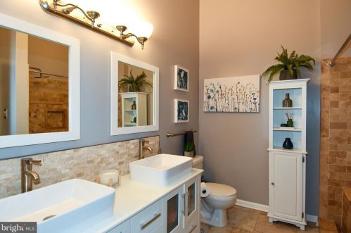 7458 Gadsby Sq, Alexandria VA 22315-5288 exterior