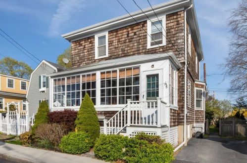 5 Curry Ave, Middletown, RI 02840-1411