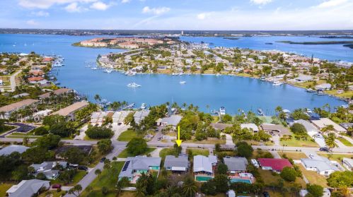 352 Fernandina St, Fort Pierce FL 34949-3537 exterior