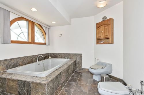 5109 Mccauley Rd, Bull Valley IL 60098-9506 exterior