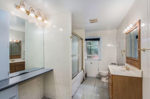 1927 Plainfield Ave, Grand Rapids MI  49505-4201 exterior