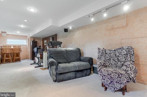 9208 Frst Hvn Dr, Alexandria VA 22309-3216 exterior