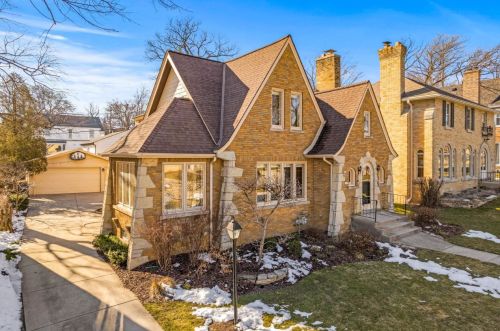 131 86th St, Milwaukee, WI 53226-4605