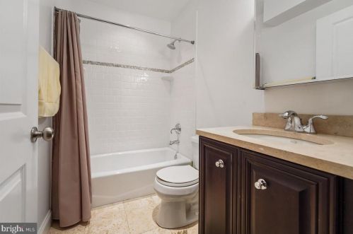 1023 19 St, Philadelphia PA 19146-2938 exterior