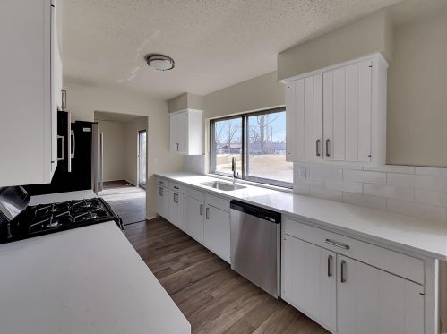 2814 Amberglow Dr, Saint Louis, MO 63129-3202