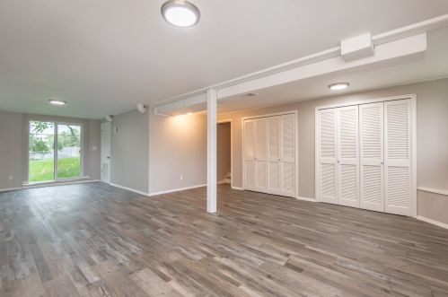 8084 Grandview Dr, Milwaukee WI  53223-3429 exterior