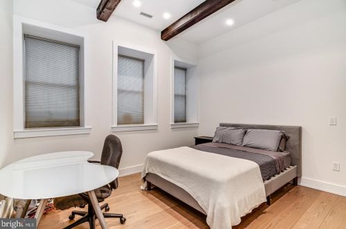 1261 26 St, Philadelphia PA 19146-4402 exterior