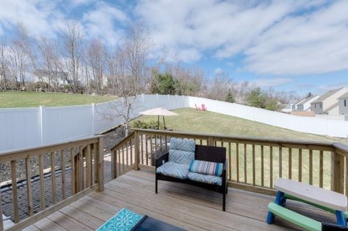 9 Quaker Rd, Worcester MA 01602-2298 exterior