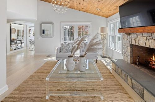 42 Danbury Ave, Westport CT  06880-6821 exterior