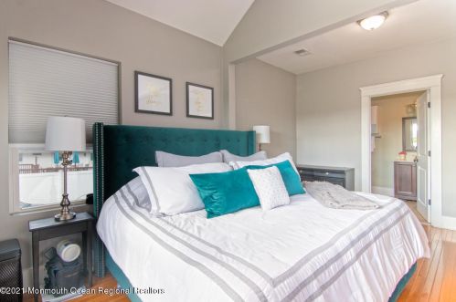 235 Broadway, East Freehold NJ 07728-1862 exterior