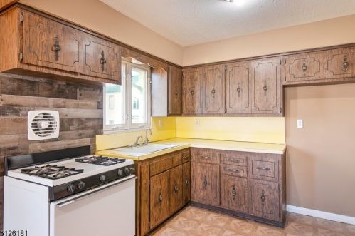 108 22nd Ave, Paterson NJ 07513-1136 exterior