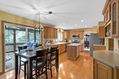 1451 Candlewood Dr, Bull Valley, IL 60014-8960