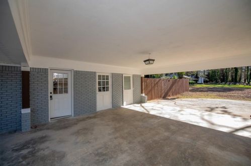 415 Hammond Dr, Atlanta GA 30328-5232 exterior