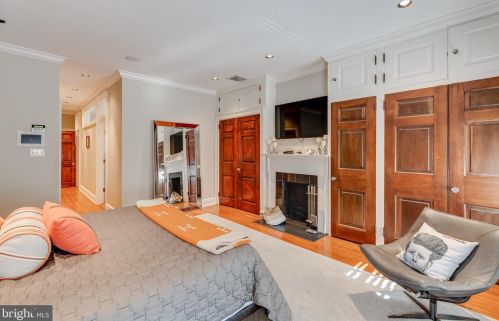 2101 Delancey St, Philadelphia PA 19103-6408 exterior