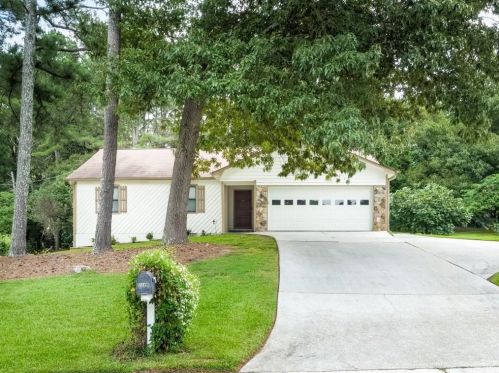 1146 Hutch Ln, Lithonia, GA 30078-2246