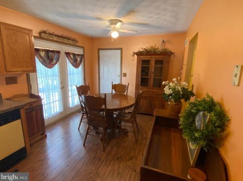 76 Gardenia Dr, Hanover PA 17331-3454 exterior