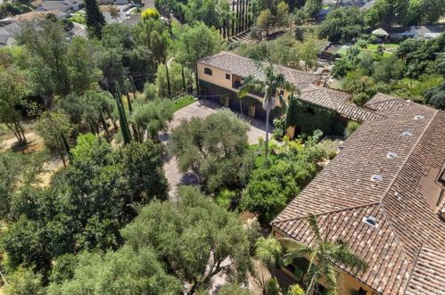 1028 Crestview Dr, Fullerton CA 92833-2203 exterior