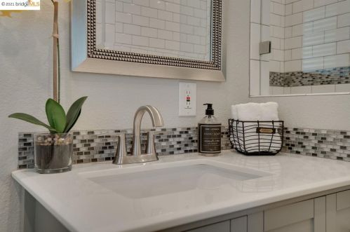 3978 Mulberry Dr, Concord CA 94519-1216 exterior