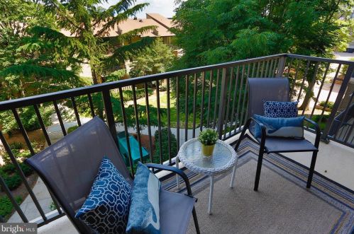 4 Monroe St, Rockville MD 20850-2519 exterior