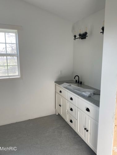 8118 Kephart Ln, Berrien Springs MI 49103-9572 exterior