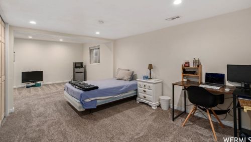 2390 Summer Oak Cir, Sandy UT 84092-5671 exterior