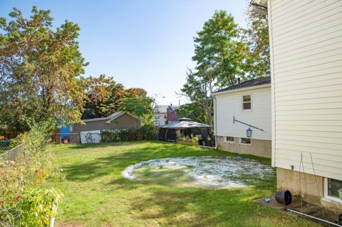 11 King Philip St, Providence RI 02909-5718 exterior