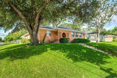 635 Classen Dr, Dallas TX  75218-1728 exterior