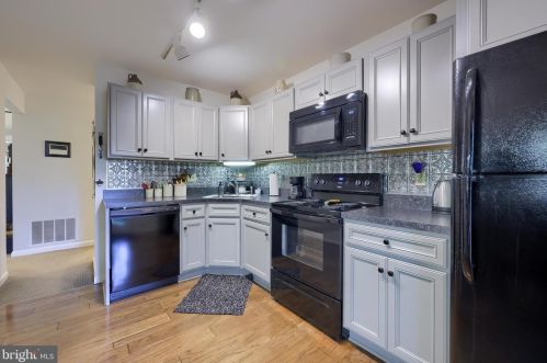 104 Country Pl Dr, Lancaster PA 17601-1775 exterior