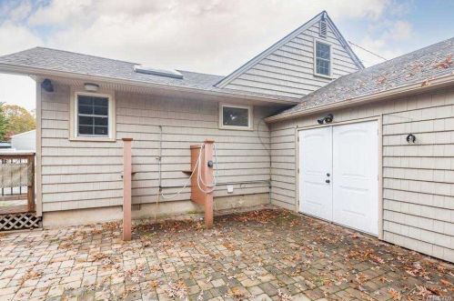 670 Locust Ave, Bohemia NY 11716-2144 exterior