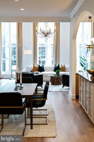 33 3rd St, Philadelphia, PA 19106-4501