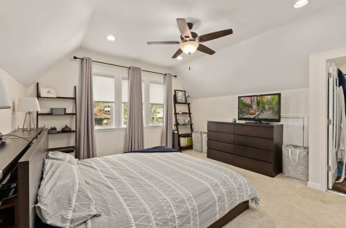 1740 Nagle Ave, Chicago IL 60706-4805 exterior