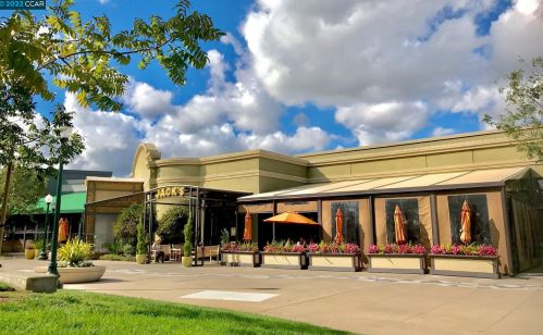 933 Santa Lucia Dr, Concord CA 94523-2366 exterior