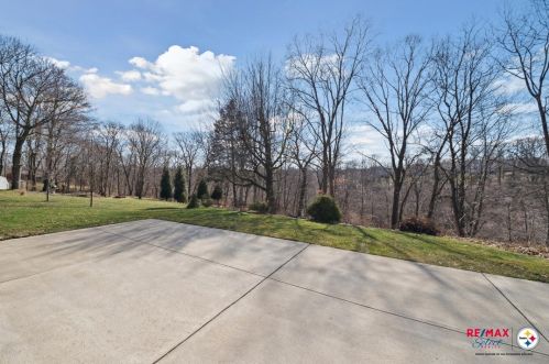 283 Longleaf Dr, Moon Twp PA  15108-3135 exterior