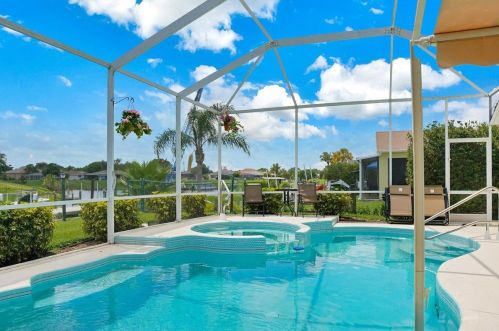 272 Surfside Ave, Fort Pierce FL  34983-1286 exterior