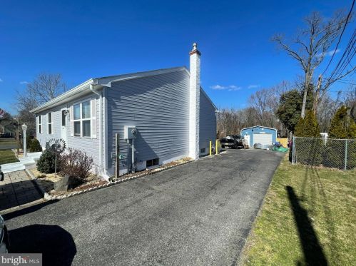 10 Bunting Brg Rd, Cookstown NJ 08511-1101 exterior