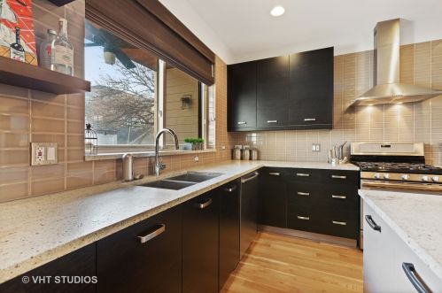 2237 Erie St, Chicago IL 60644-1714 exterior