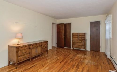 14 Bennett Ave, Huntington Station NY 11746-2839 exterior